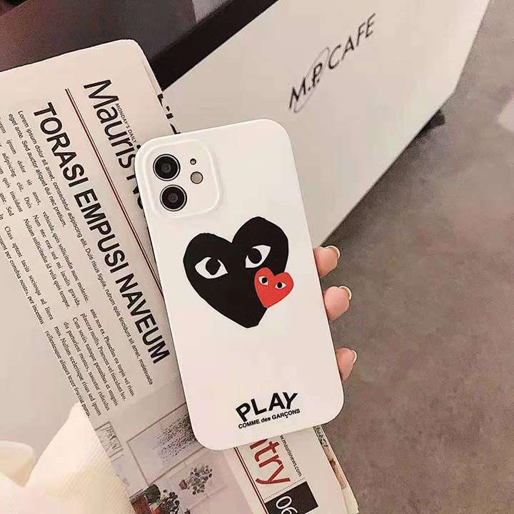 play comme des garcons iphone11携帯カバー