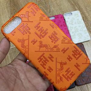 HERMES iphone8 カバー エンボス加工 オレンジ