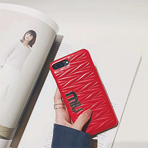 miumiu iphonexケース マテラッセ レッド